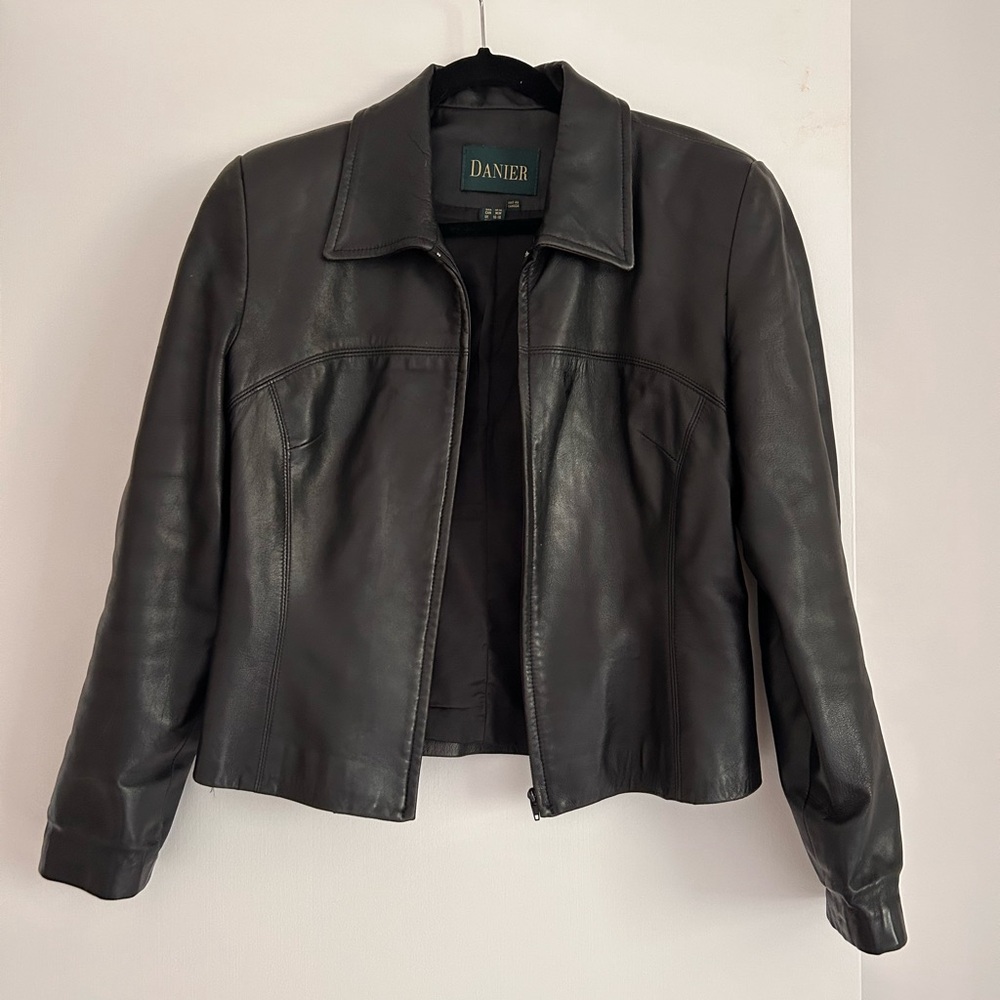 Danier Black Leather Jacket Cropped Fitted Design M